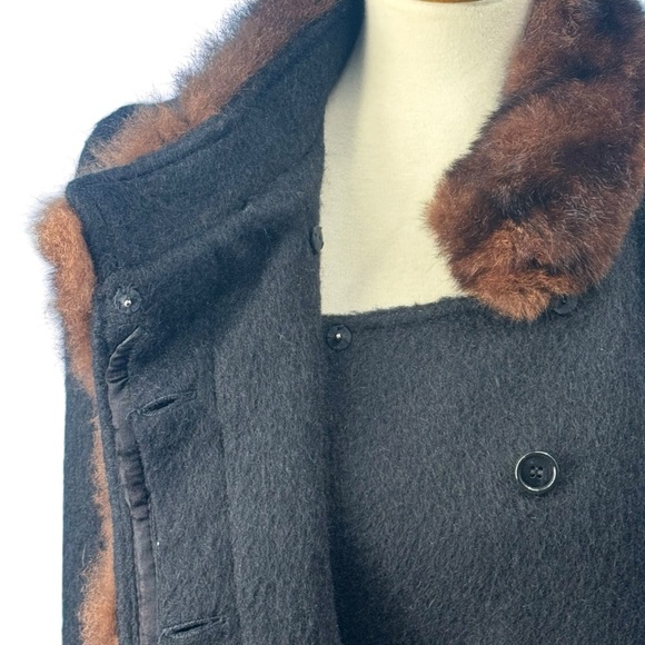 Vintage Elegant Princess Black Coat with Brown Fur Scarf - Picture 3 of 6